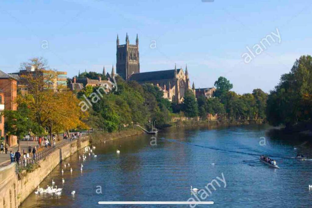 Unrivalled Location - Five Star - Worcester Apartment Luaran gambar